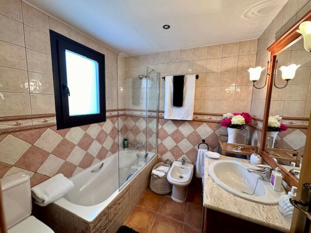 Top Floor Apartment Estepona Málaga - image 14