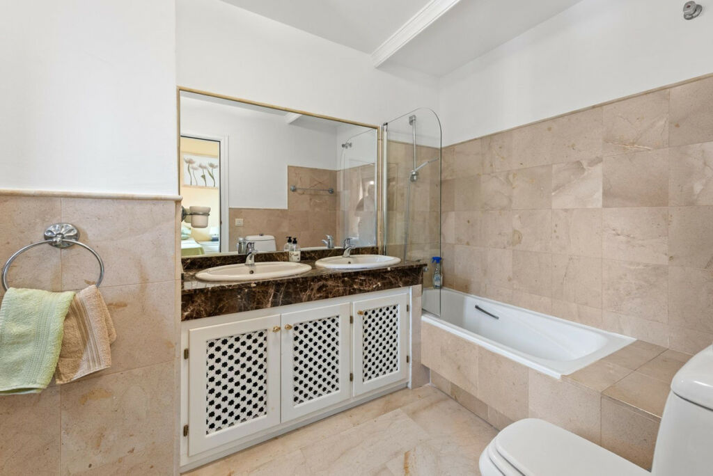 Townhouse Estepona Málaga - image 14