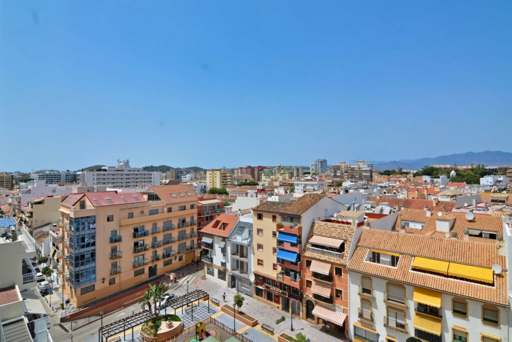 Middle Floor Apartment Fuengirola Málaga - image 14