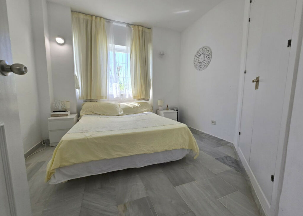 Ground Floor Apartment Calahonda Málaga - image 14