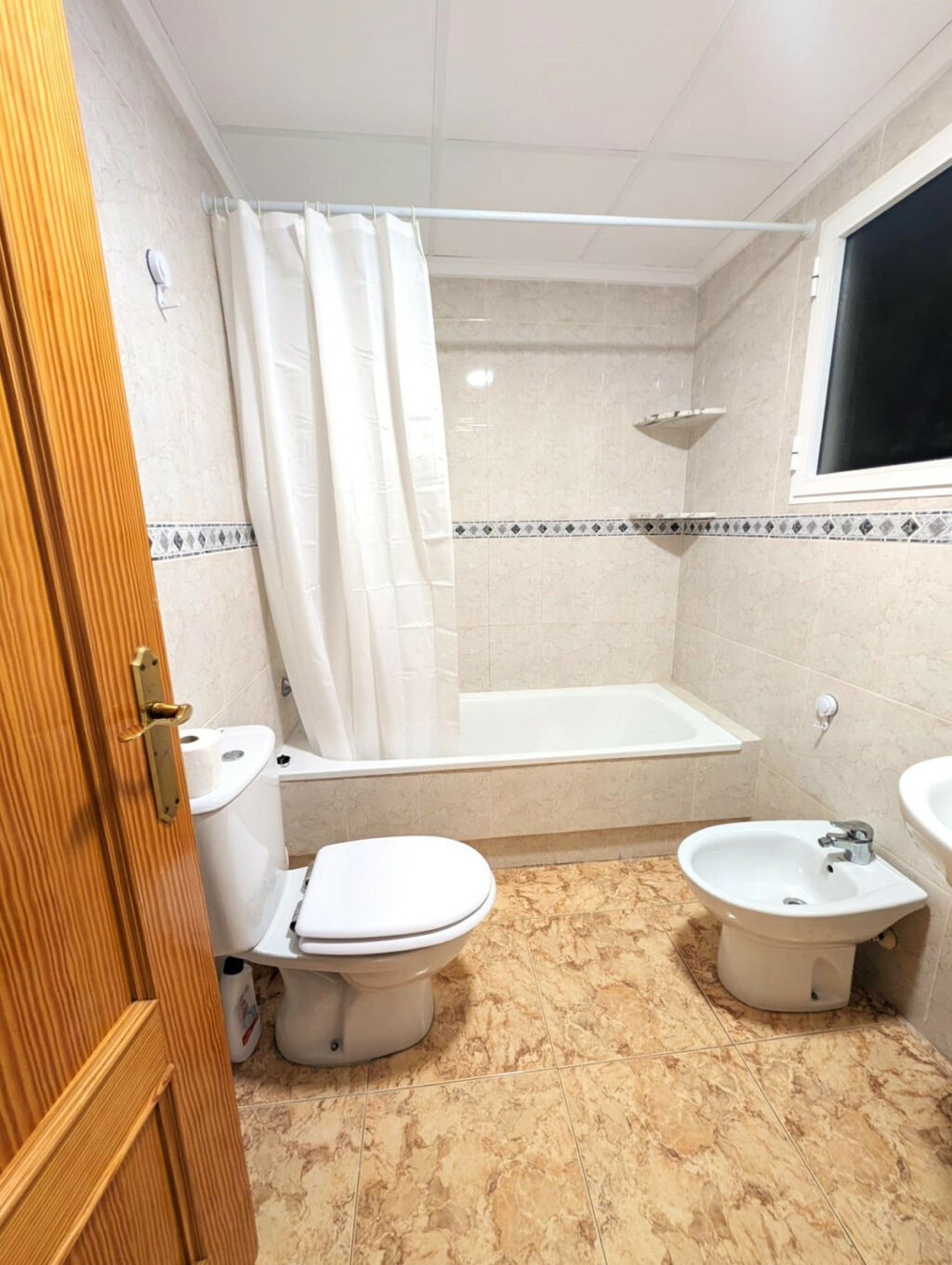 Middle Floor Apartment Torrevieja Alicante - image 14