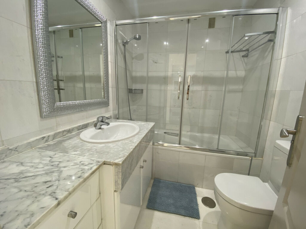 Middle Floor Apartment Puerto Banús Málaga - image 14