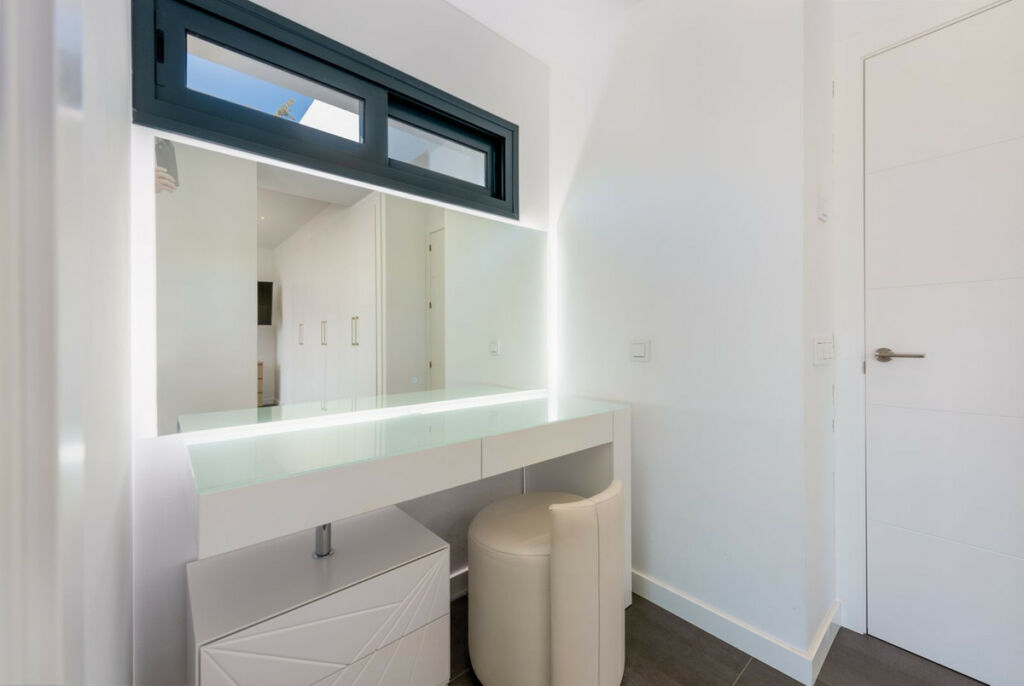 Detached Villa New Golden Mile Málaga - image 13