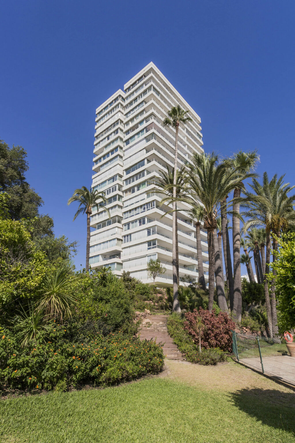 Middle Floor Apartment Río Real Málaga - image 14