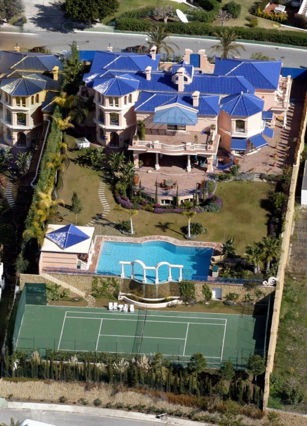 Detached Villa Nueva Andalucía Málaga - image 14