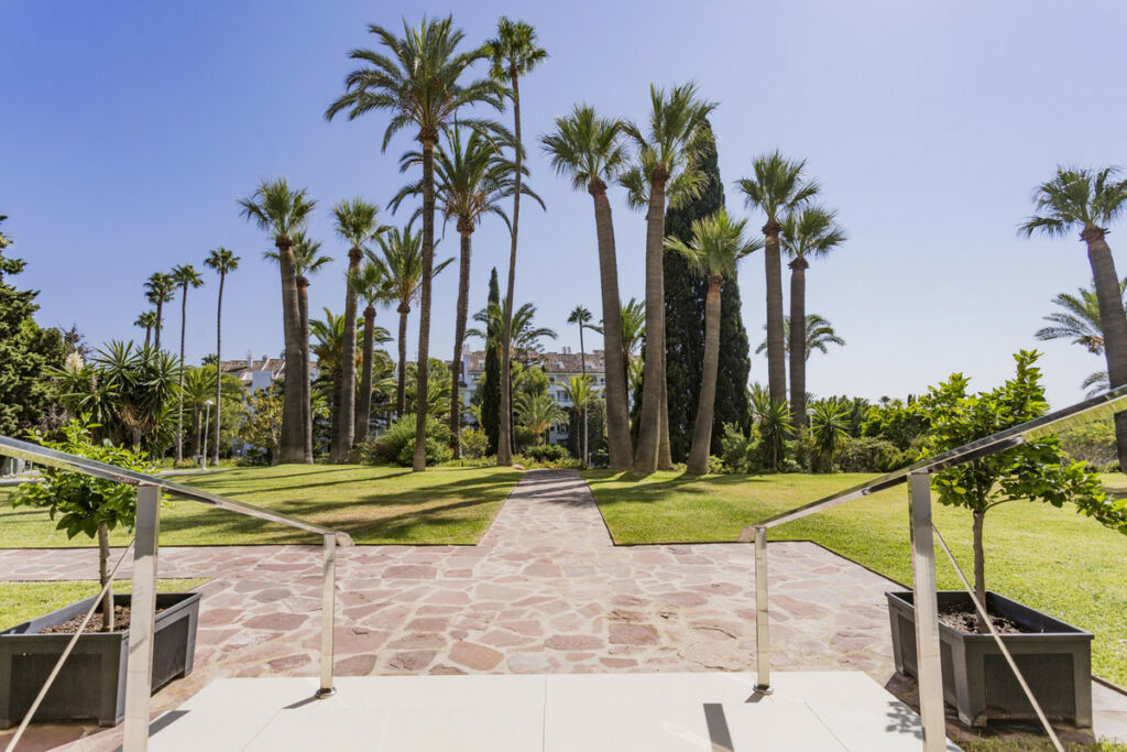 Middle Floor Apartment Río Real Málaga - image 15