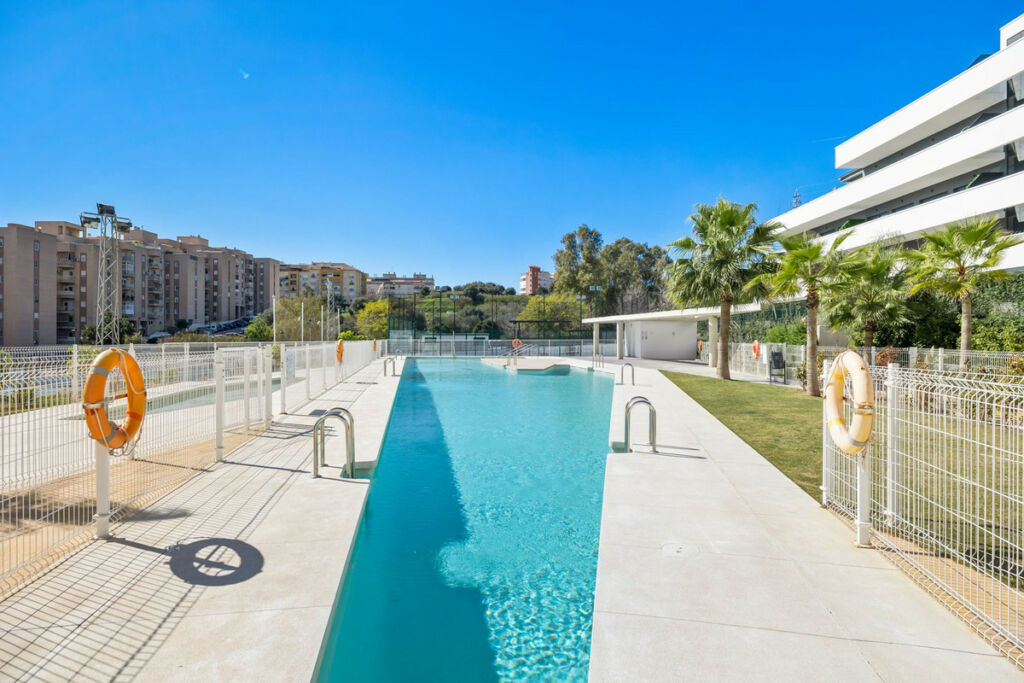 Middle Floor Apartment Estepona Málaga - image 15