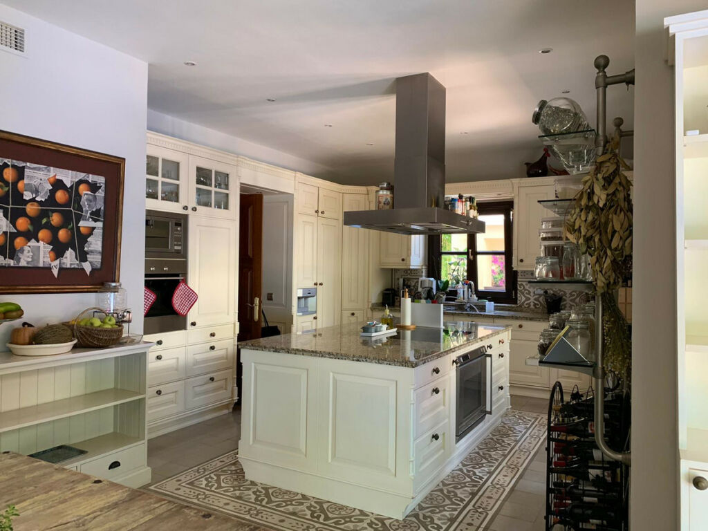Detached Villa Sierra Blanca Málaga - image 15