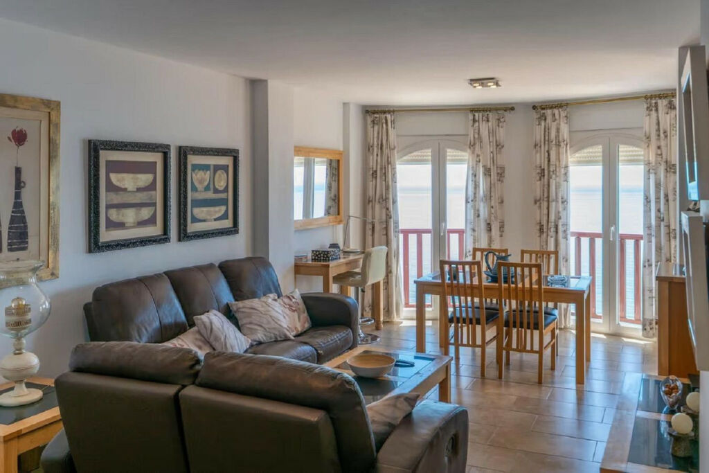 Middle Floor Apartment Carvajal Málaga - image 15