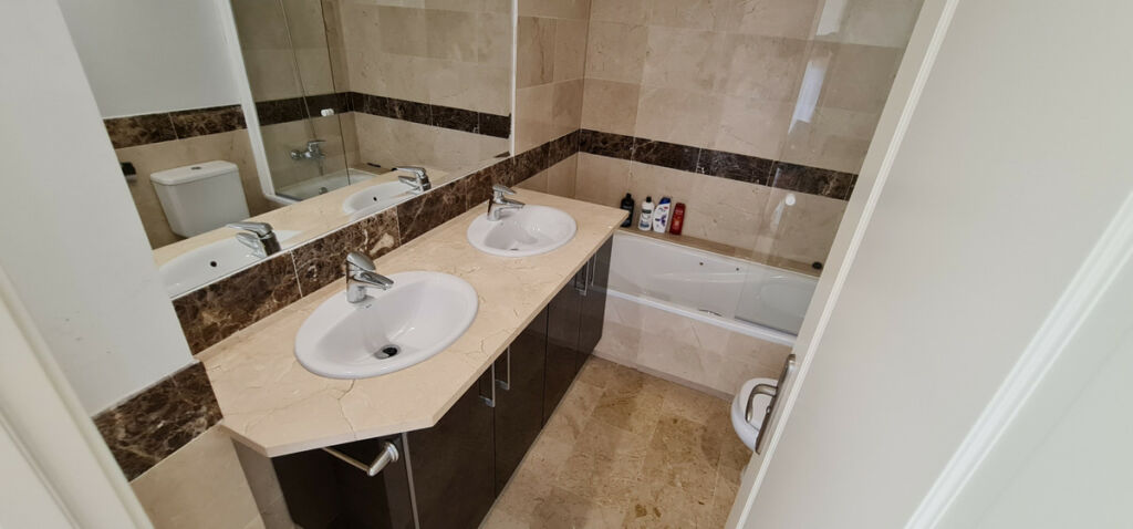Middle Floor Apartment Calahonda Málaga - image 15