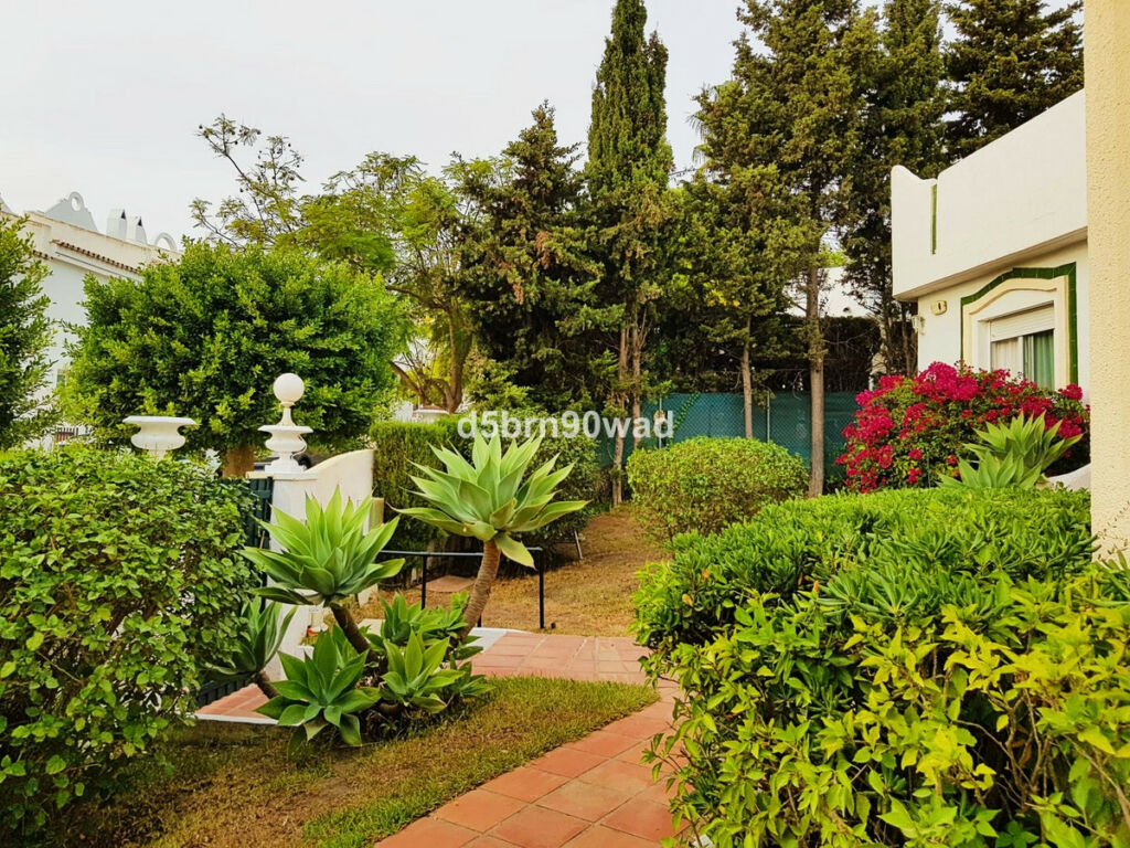 Detached Villa Marbella Málaga - image 15