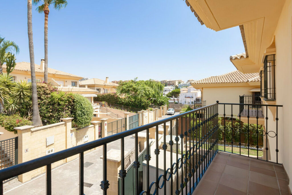 Semi-Detached House Riviera del Sol Málaga - image 15