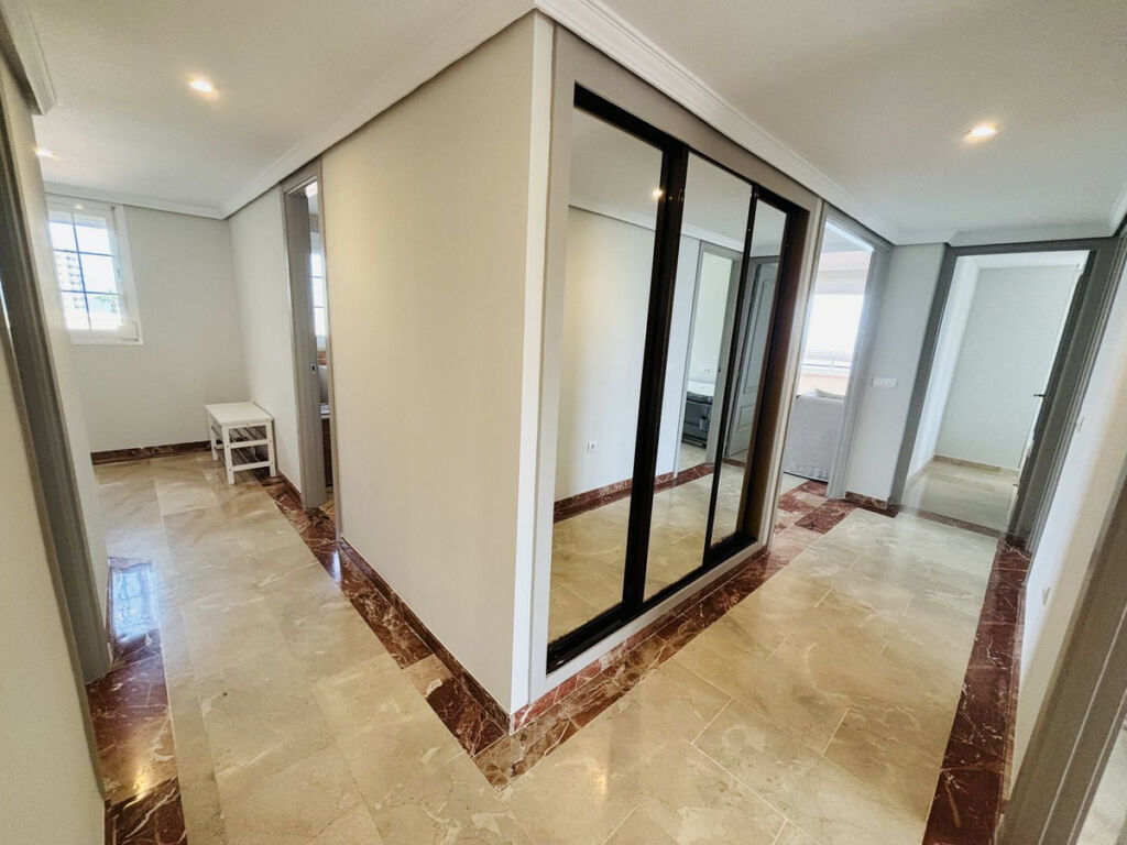 Middle Floor Apartment Benalmadena Málaga - image 15