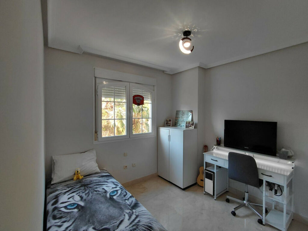 Middle Floor Apartment Marbella Málaga - image 15