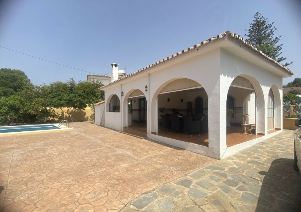 Detached Villa Elviria Málaga - image 15