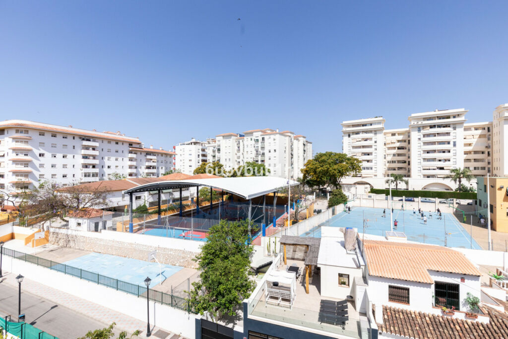 Top Floor Apartment Los Boliches Málaga - image 15