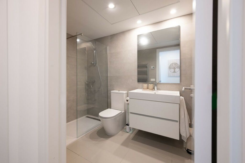 Middle Floor Apartment Estepona Málaga - image 15