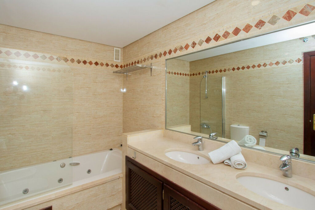 Ground Floor Apartment La Mairena Málaga - image 15