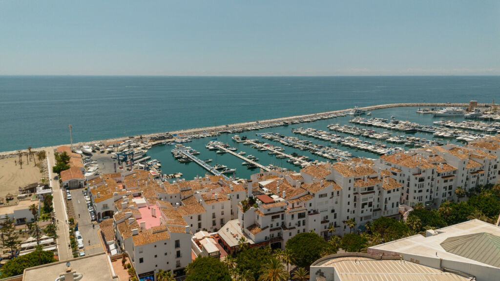 Middle Floor Apartment Puerto Banús Málaga - image 15