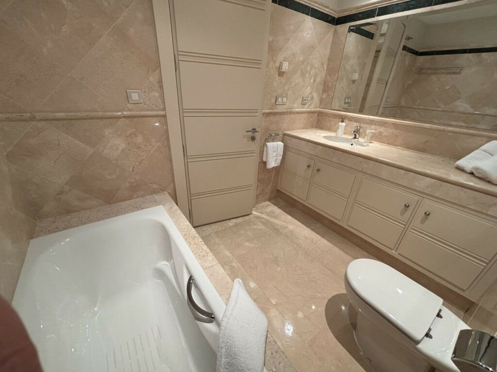 Middle Floor Apartment The Golden Mile Málaga - image 15