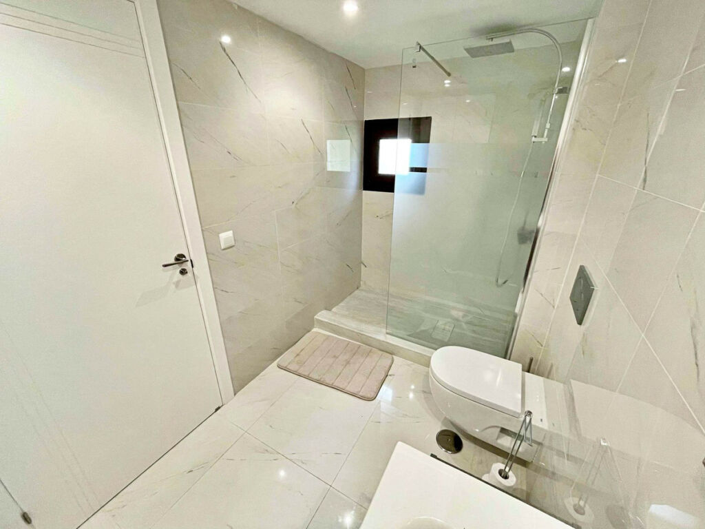 Middle Floor Apartment Puerto Banús Málaga - image 15
