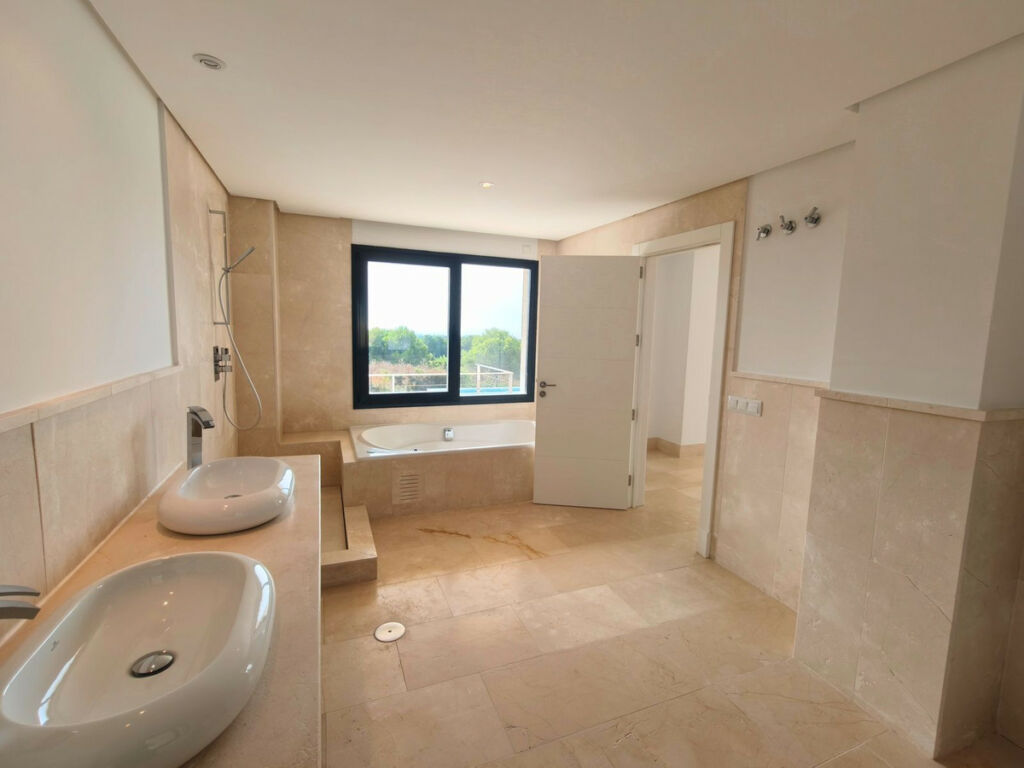 Detached Villa Sotogrande Alto Cádiz - image 15