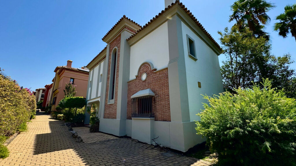 Detached Villa The Golden Mile Málaga - image 15