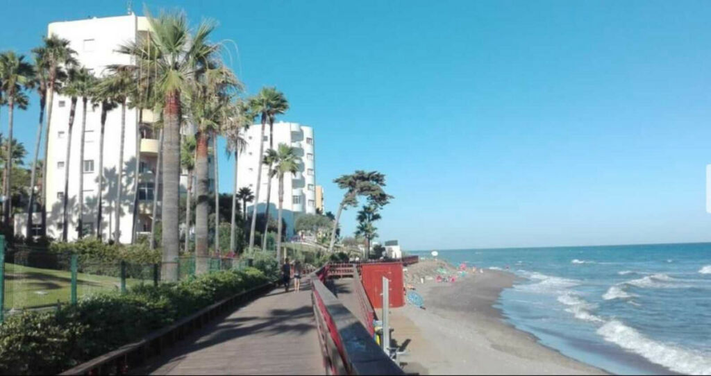 Middle Floor Apartment Calahonda Málaga - image 14