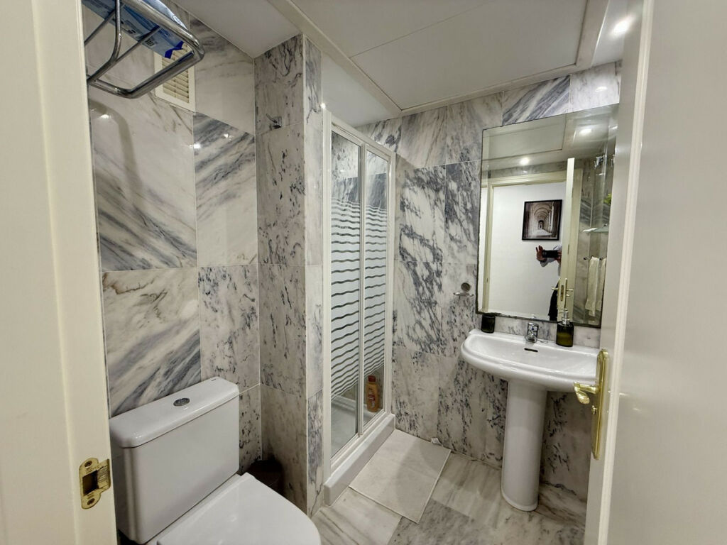 Middle Floor Apartment La Cala Málaga - image 15