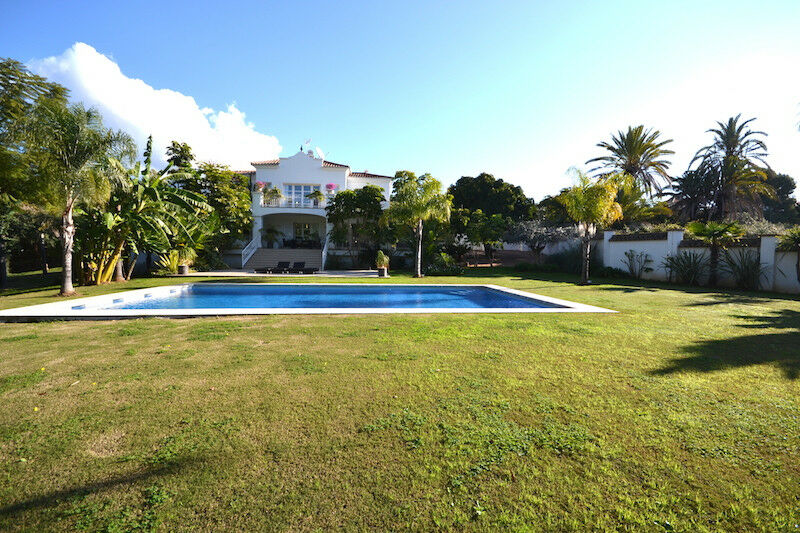 Detached Villa Nueva Andalucía Málaga - image 15