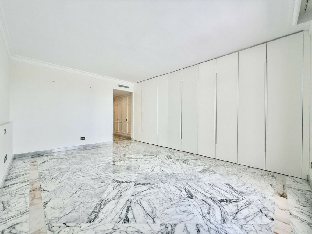 Middle Floor Apartment The Golden Mile Málaga - image 15