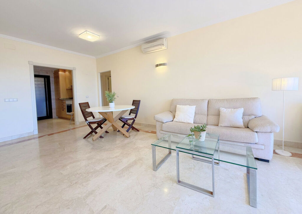 Middle Floor Apartment Estepona Málaga - image 15