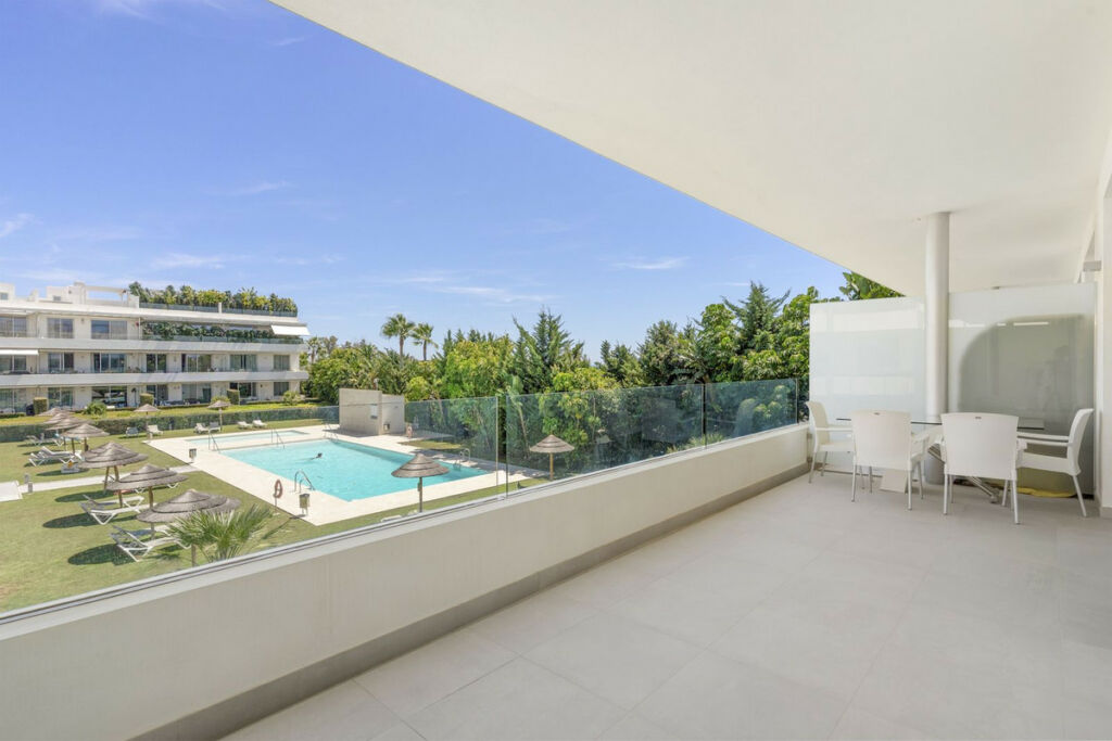 Middle Floor Apartment New Golden Mile Málaga - image 15