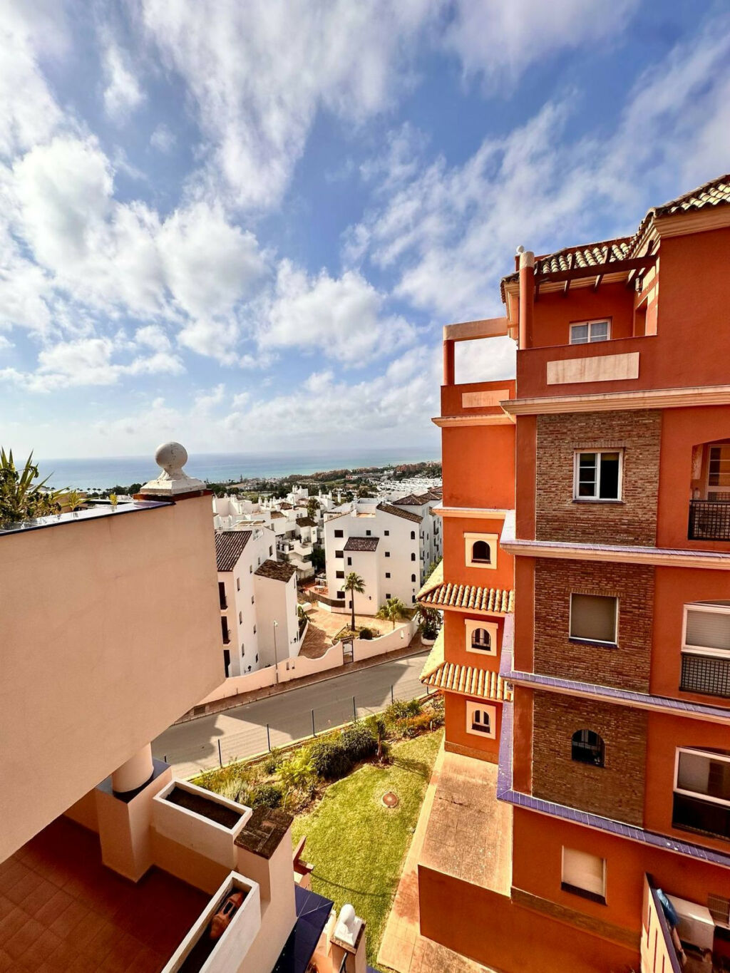 Middle Floor Apartment La Duquesa Málaga - image 15