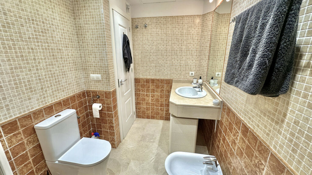 Middle Floor Apartment La Duquesa Málaga - image 15