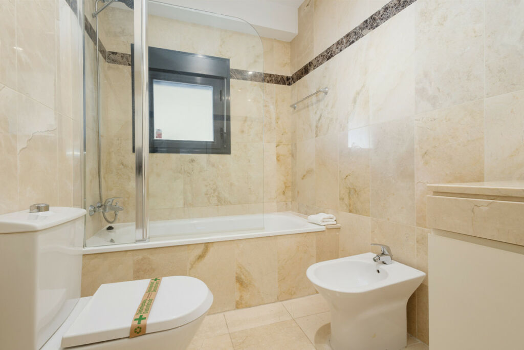 Middle Floor Apartment Estepona Málaga - image 15