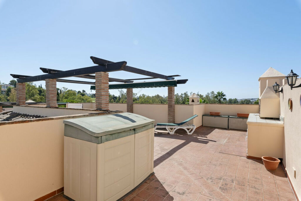 Penthouse Nueva Andalucía Málaga - image 4