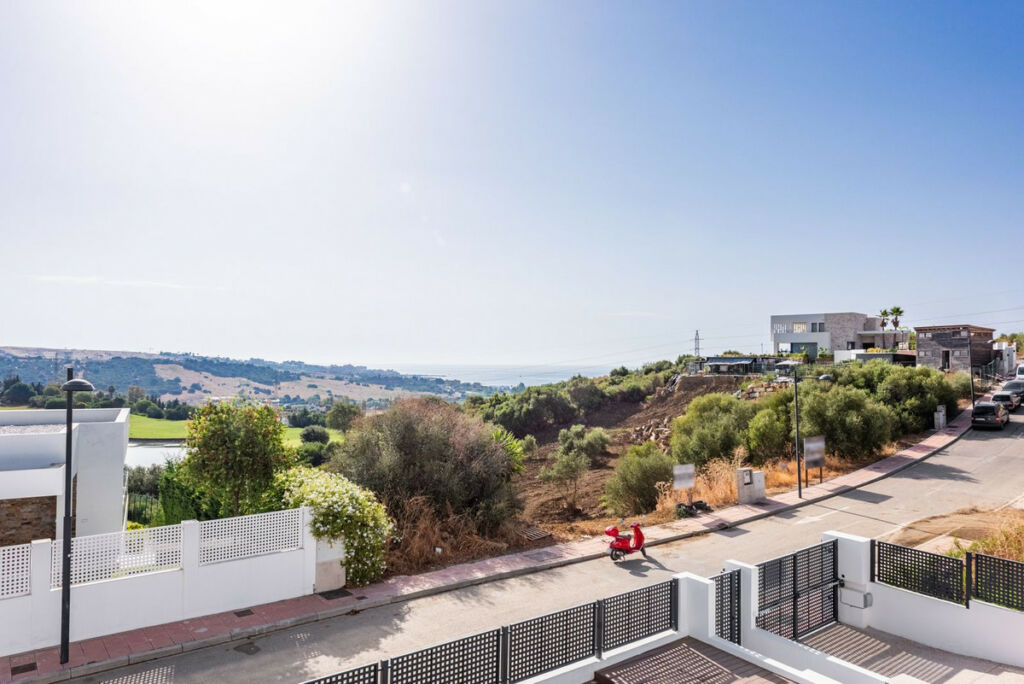 Detached Villa Estepona Málaga - image 15