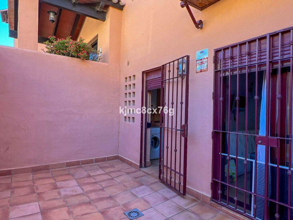 Middle Floor Apartment Calahonda Málaga - image 15
