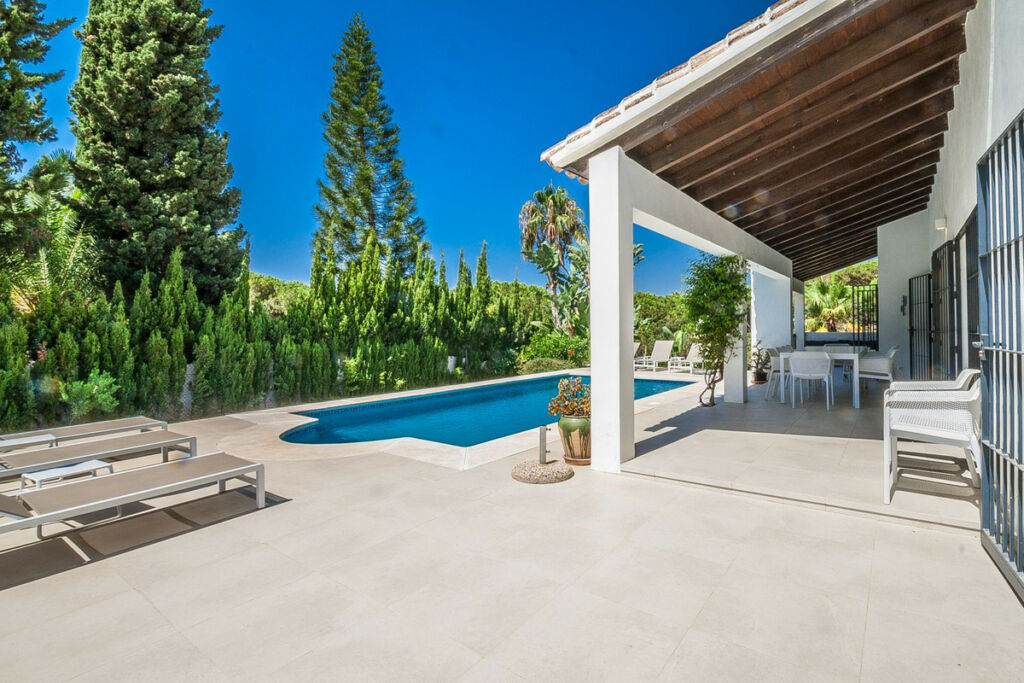 Detached Villa Elviria Málaga - image 15