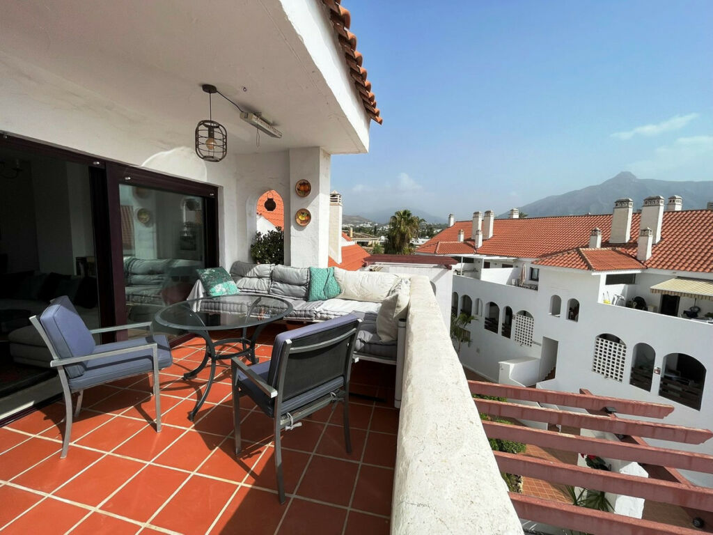Middle Floor Apartment Nueva Andalucía Málaga - image 15