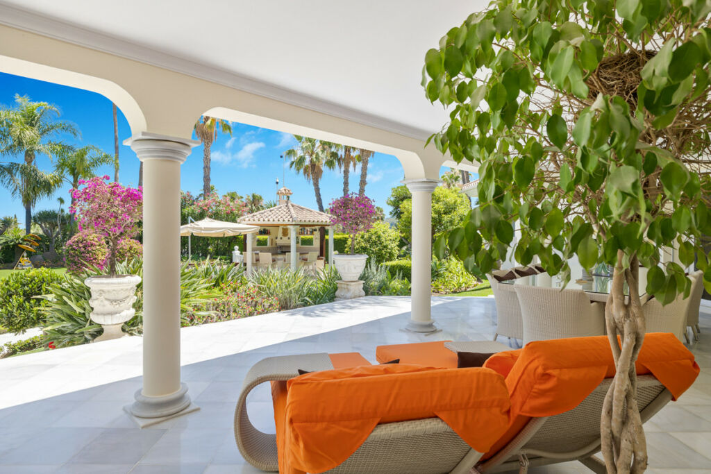 Detached Villa Nueva Andalucía Málaga - image 15