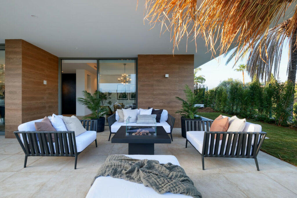 Detached Villa Estepona Málaga - image 15