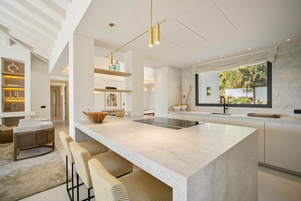 Detached Villa Nueva Andalucía Málaga - image 15