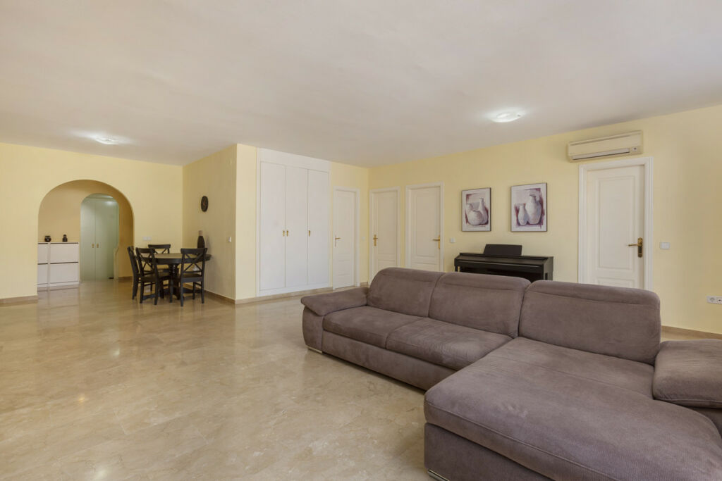 Ground Floor Apartment The Golden Mile Málaga - image 15