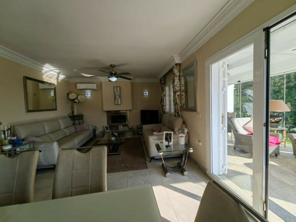 Detached Villa Estepona Málaga - image 15