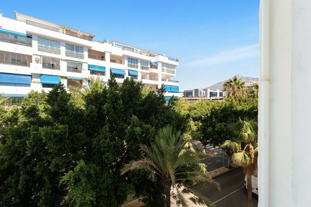 Middle Floor Apartment Puerto Banús Málaga - image 15