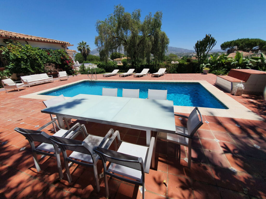 Detached Villa Nueva Andalucía Málaga - image 3