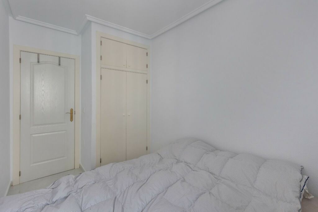 Middle Floor Apartment Torrevieja Alicante - image 15