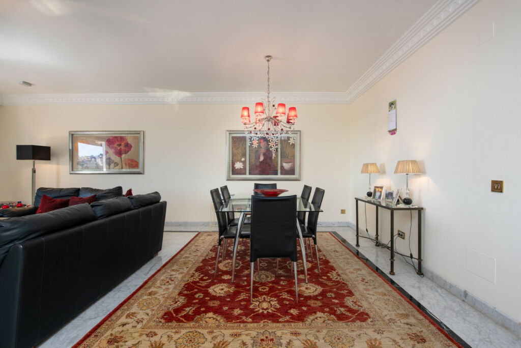 Middle Floor Apartment The Golden Mile Málaga - image 15
